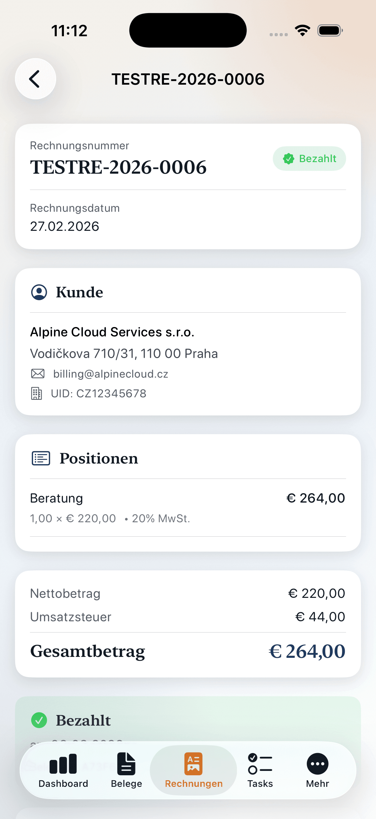 iPhone Rechnungsdetailansicht in LExIT Accounting mit Kunde, Positionen und Gesamtbetrag